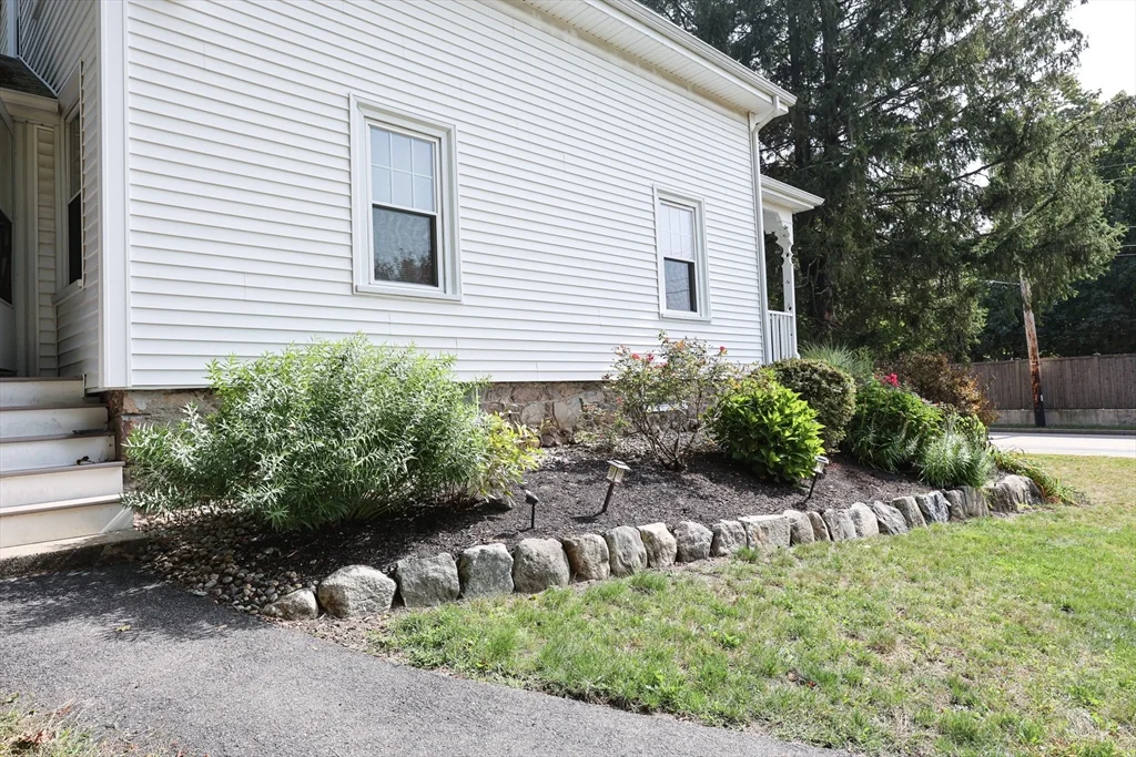 3 bed, 1 bath apartment for rent at 50 Front St Unit 50, Braintree — photo 13 of 33