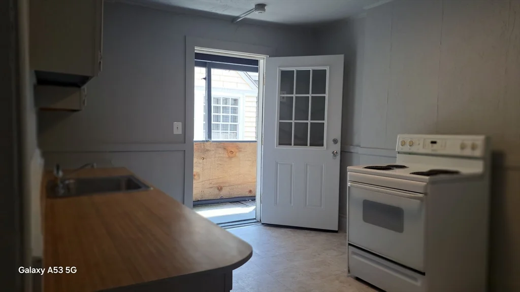 3 bed, 1 bath apartment for rent at 50 Fruit St Unit 2, WPI — photo 4 of 13