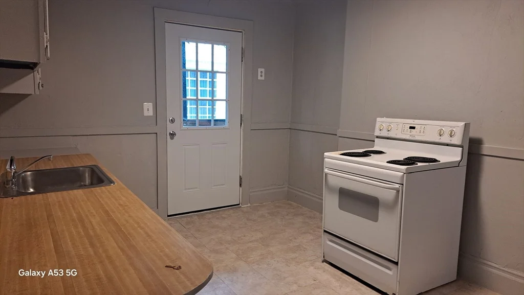 3 bed, 1 bath apartment for rent at 50 Fruit St Unit 2, WPI — photo 38 of 42