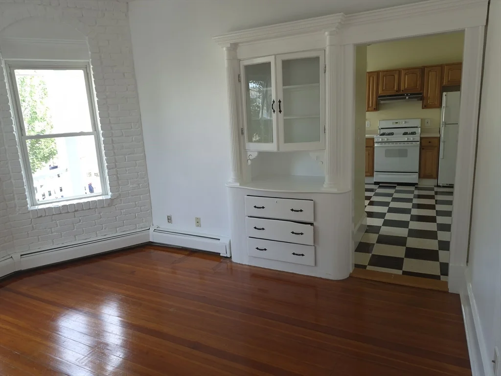 2 bed, 1 bath apartment for rent at 50 Gledhill Ave Unit 1, Everett — photo 11 of 14