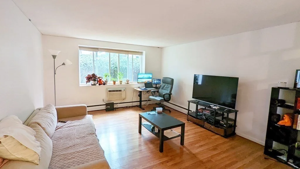 1 bed, 1 bath apartment for rent at 50 Green St Unit 114, North Brookline — photo 3 of 15