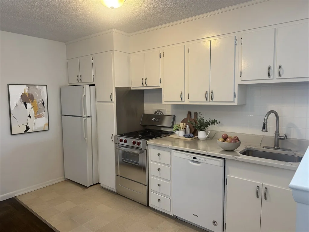 1 bed, 1 bath apartment for rent at 50 Green Unit 416, Coolidge Corner — photo 5 of 10