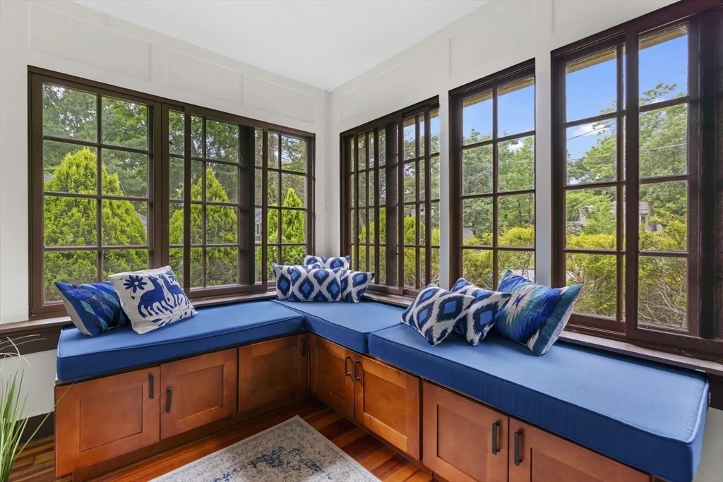 4 bed, 2 bath apartment for rent at 50 Grove Hill Park, Newton — photo 4 of 30