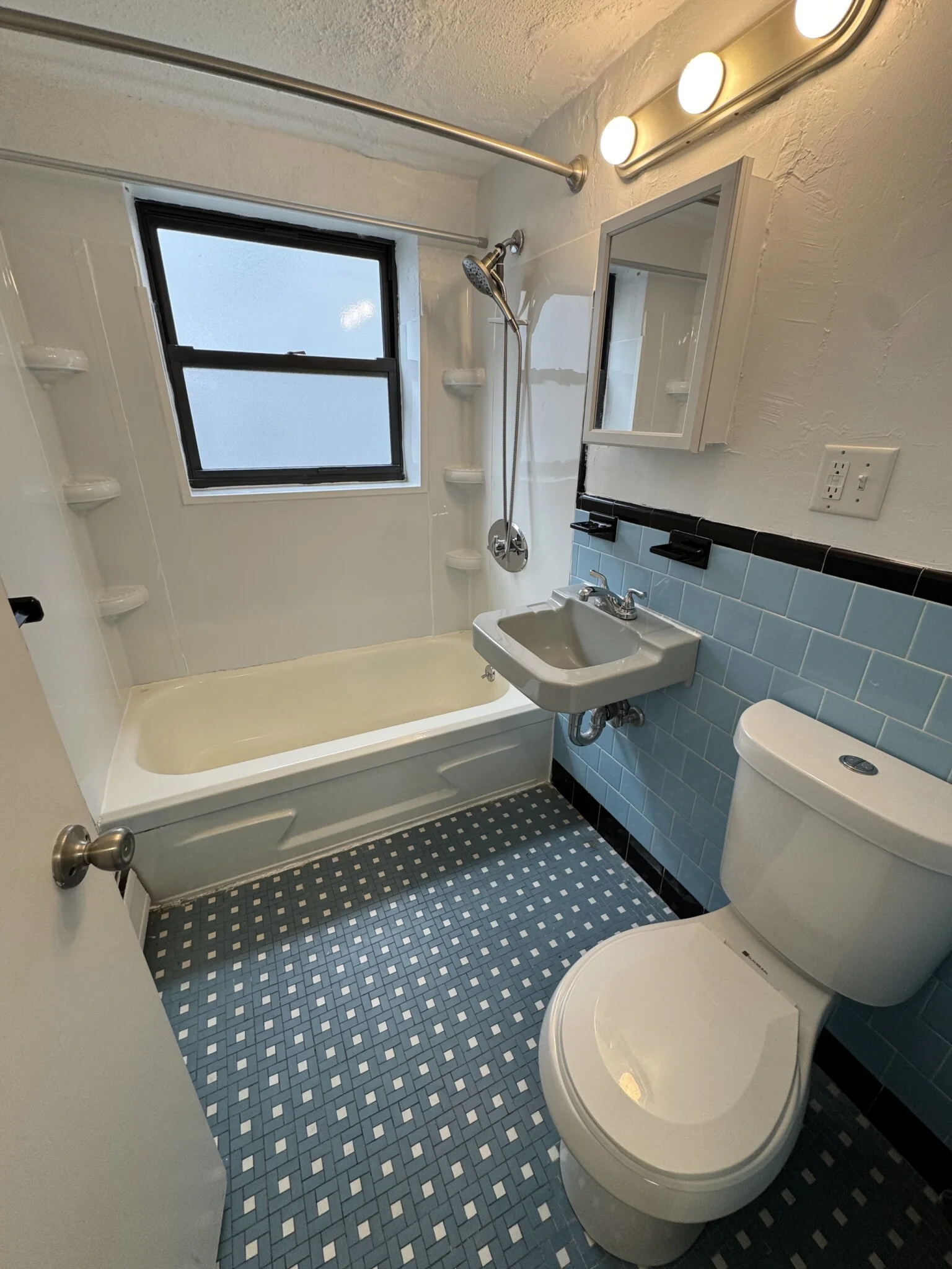 1 bed, 1 bath apartment for rent at 50 Harvard Ave Unit 4, Coolidge Corner — photo 3 of 3