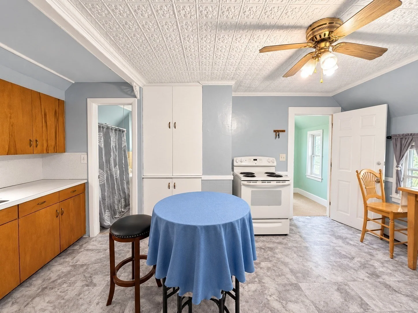 2 bed, 1 bath apartment for rent at 50 Hilton St Unit 2F, Chicopee — photo 3 of 16
