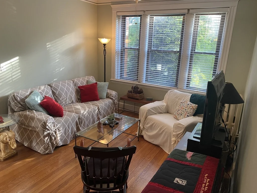 2 bed, 1 bath apartment for rent at 50 Jamaicaway Unit 1, Jamaica Plain — photo 3 of 9