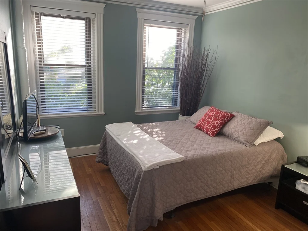 2 bed, 1 bath apartment for rent at 50 Jamaicaway Unit 1, Jamaica Plain — photo 9 of 9