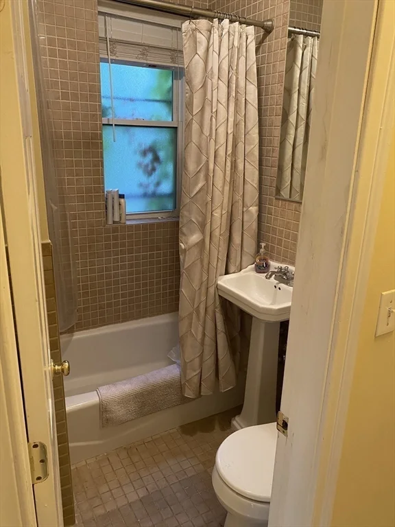 2 bed, 1 bath apartment for rent at 50 Jamaicaway Unit 1, Jamaica Plain — photo 5 of 9