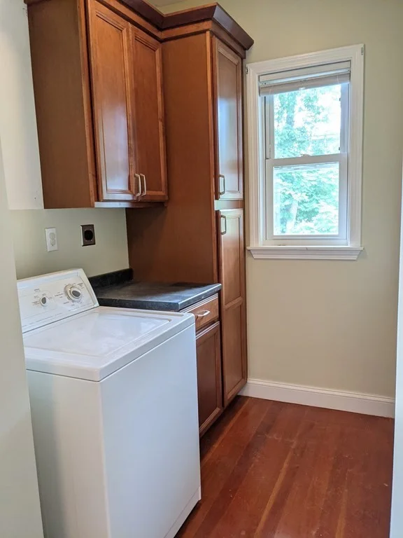4 bed, 1 bath apartment for rent at 50 Lambert St Unit 1, Medford — photo 7 of 14