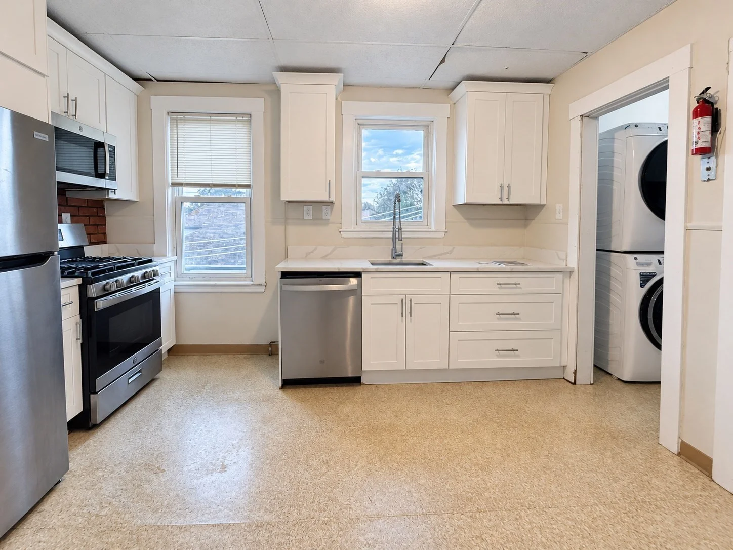 4 bed, 1 bath apartment for rent at 50 Lambert St Unit 3, Glenwood — photo 2 of 22