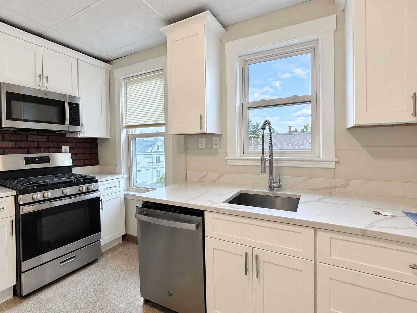4 bed, 1 bath apartment for rent at 50 Lambert St Unit 3, Glenwood — photo 4 of 22