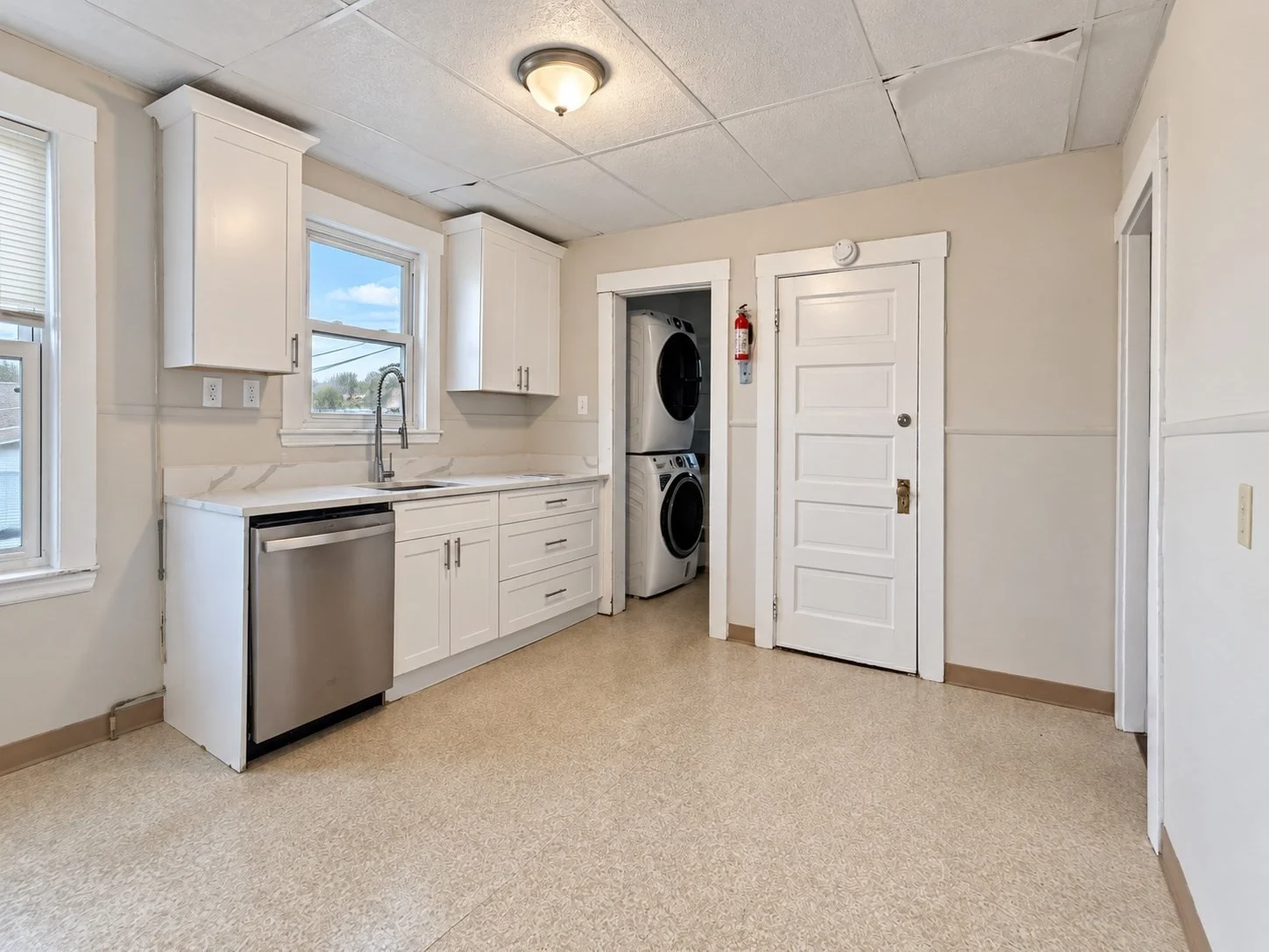 4 bed, 1 bath apartment for rent at 50 Lambert St Unit 3, Glenwood — photo 3 of 22
