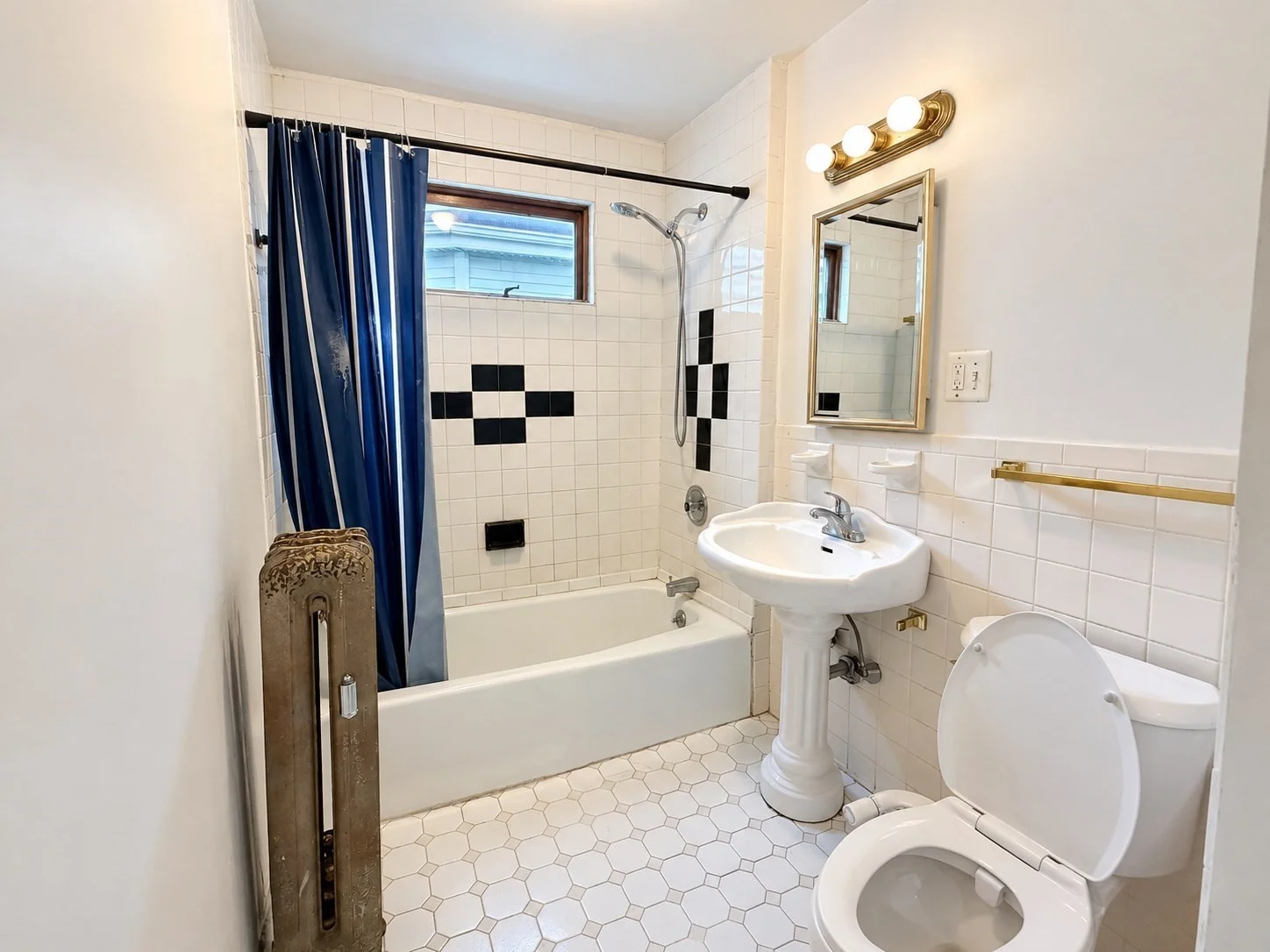 4 bed, 1 bath apartment for rent at 50 Lambert St Unit 3, Glenwood — photo 22 of 22