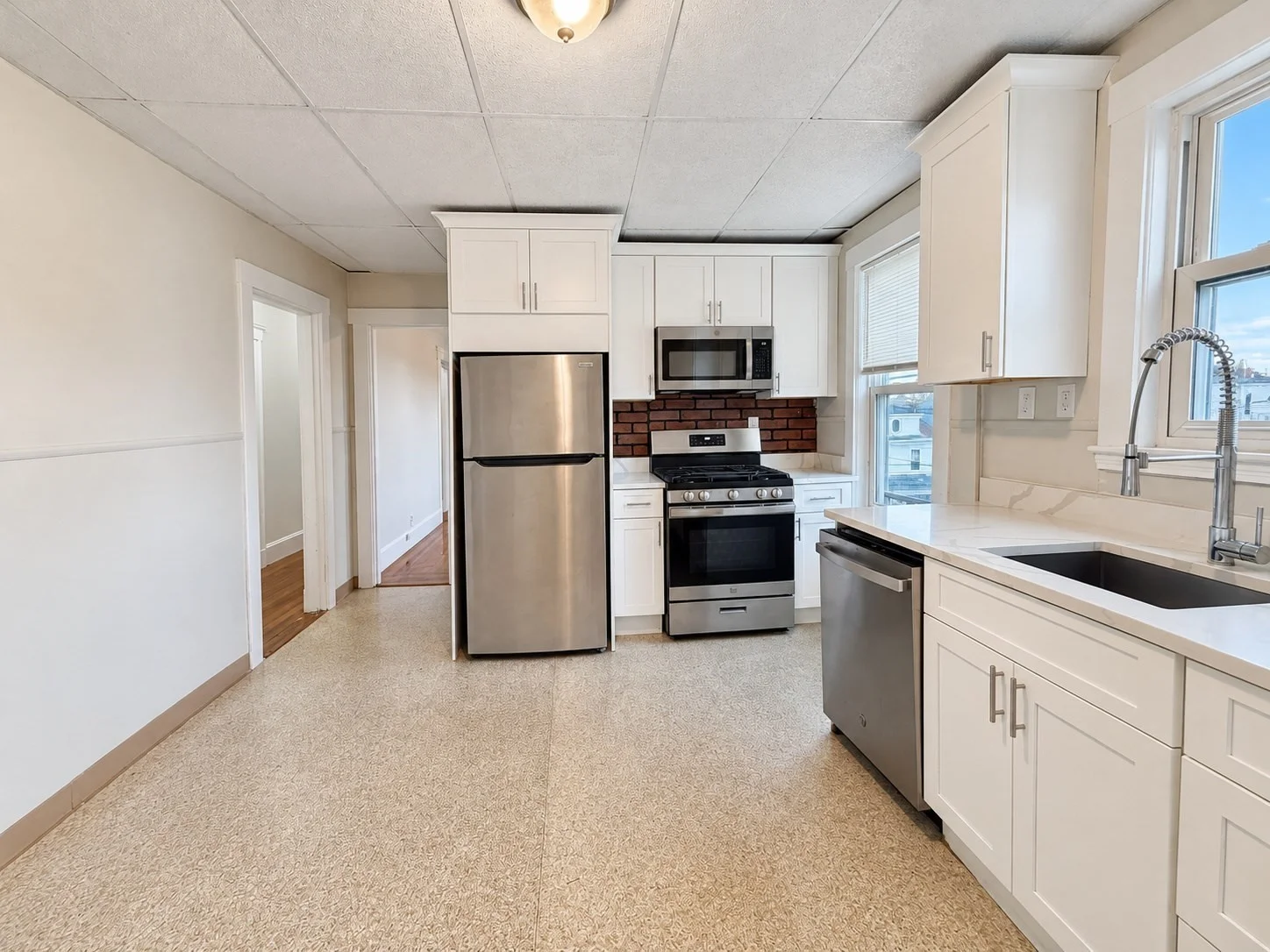 4 bed, 1 bath apartment for rent at 50 Lambert St Unit 3, Glenwood — photo 1 of 22
