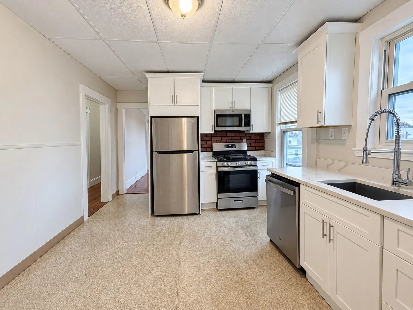 4 bed, 1 bath apartment for rent at 50 Lambert St Unit 3, Glenwood — photo 5 of 22