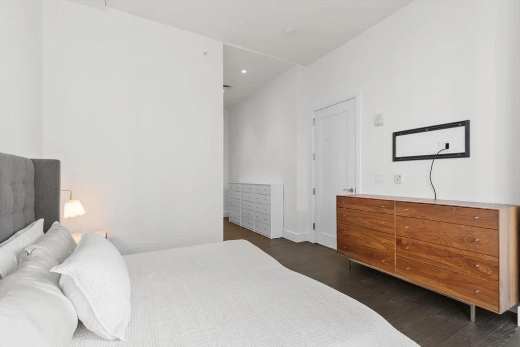 1 bed, 1 bath apartment for rent at 50 Liberty Dr Unit PH1H, Seaport District — photo 20 of 40