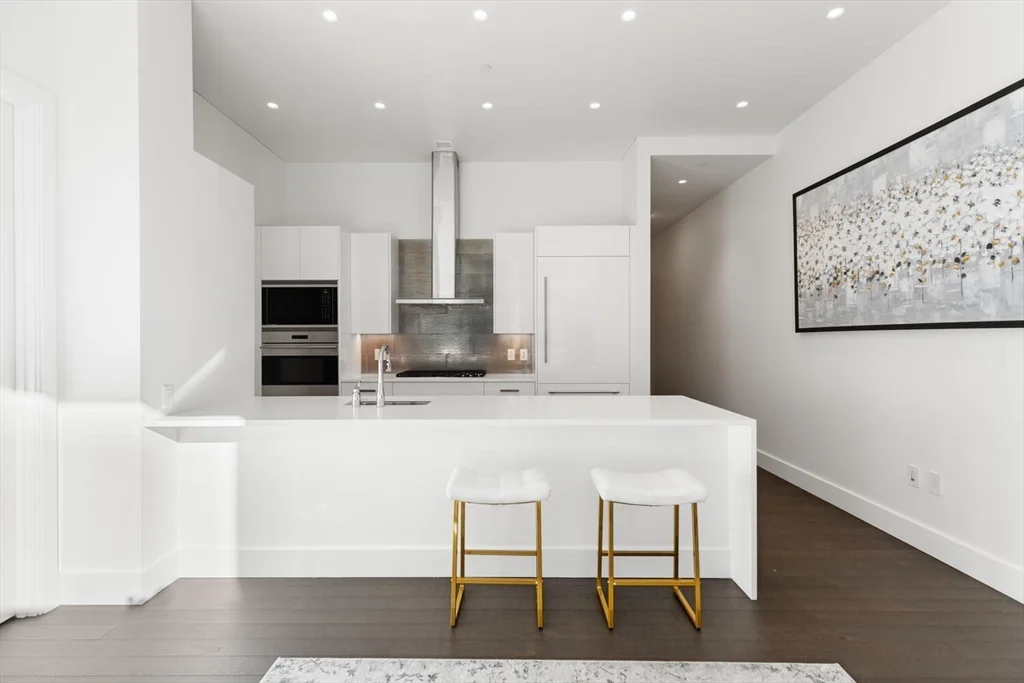 1 bed, 1 bath apartment for rent at 50 Liberty Dr Unit PH1H, Seaport District — photo 2 of 40