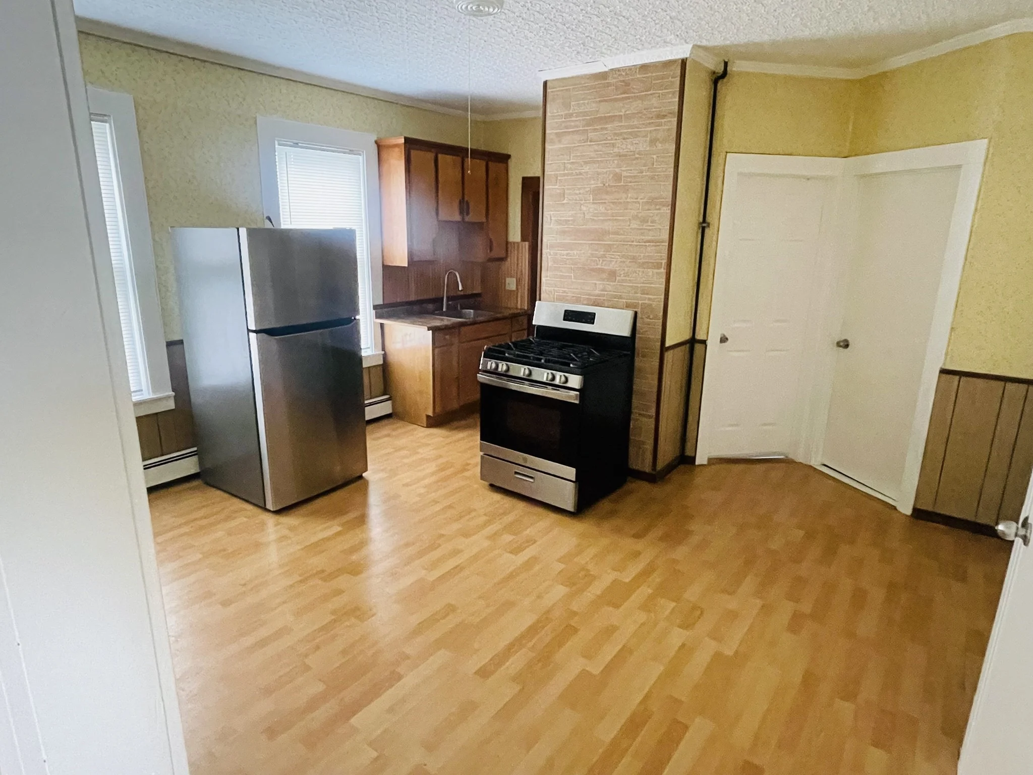 2 bed, 1 bath apartment for rent at 50 Linden St Unit 1, Holyoke — photo 1 of 10