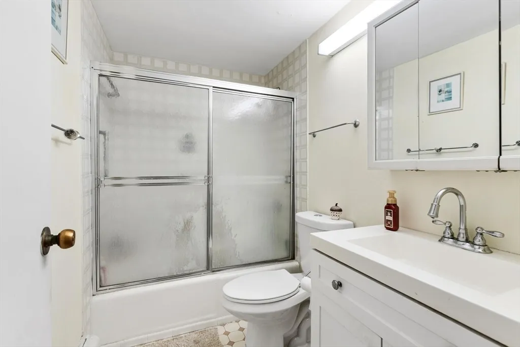 1 bed, 1 bath apartment for rent at 50 Longwood Ave Unit 712, Coolidge Corner — photo 6 of 12