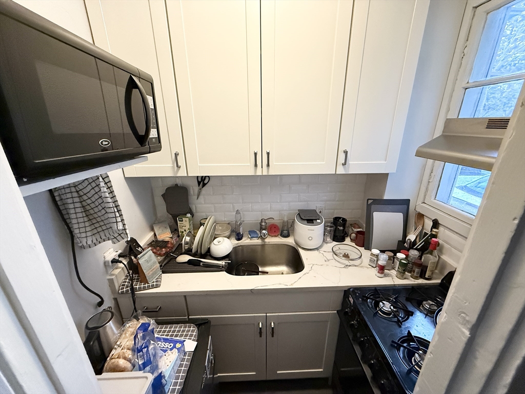1 bed, 1 bath apartment for rent at 50 Magazine St Unit 1, Cambridgeport — photo 11 of 13