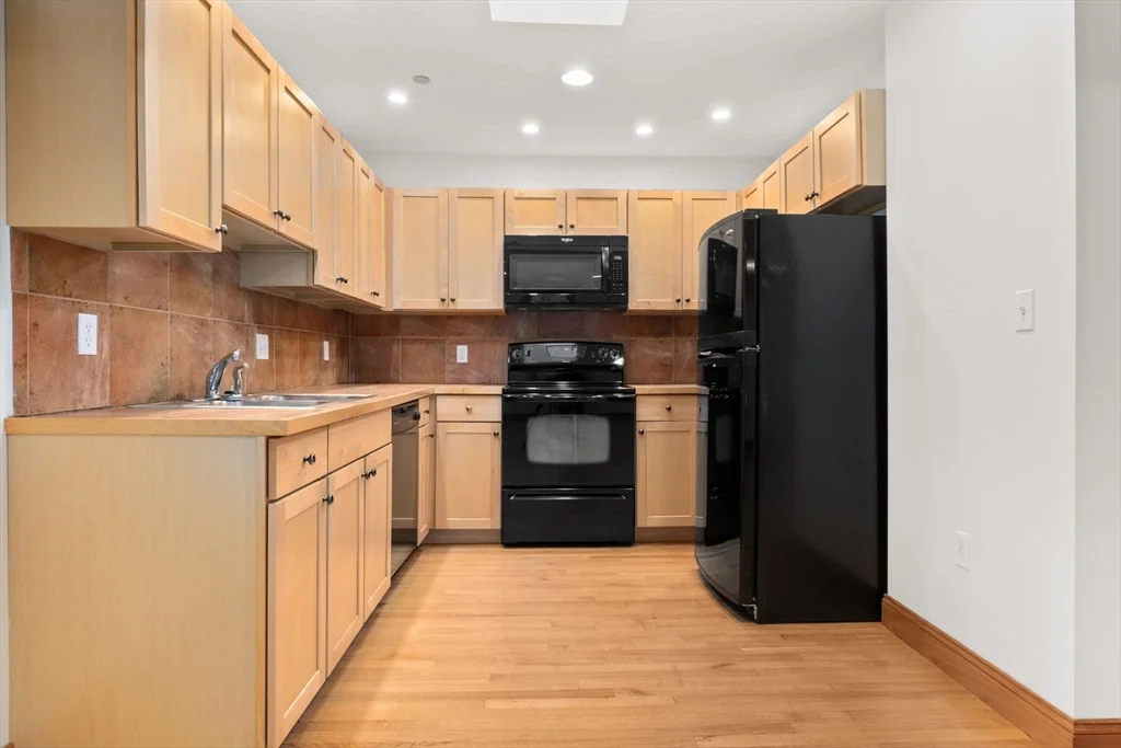 1 bed, 1 bath apartment for rent at 50 Maple St Unit 0, Danvers — photo 3 of 19