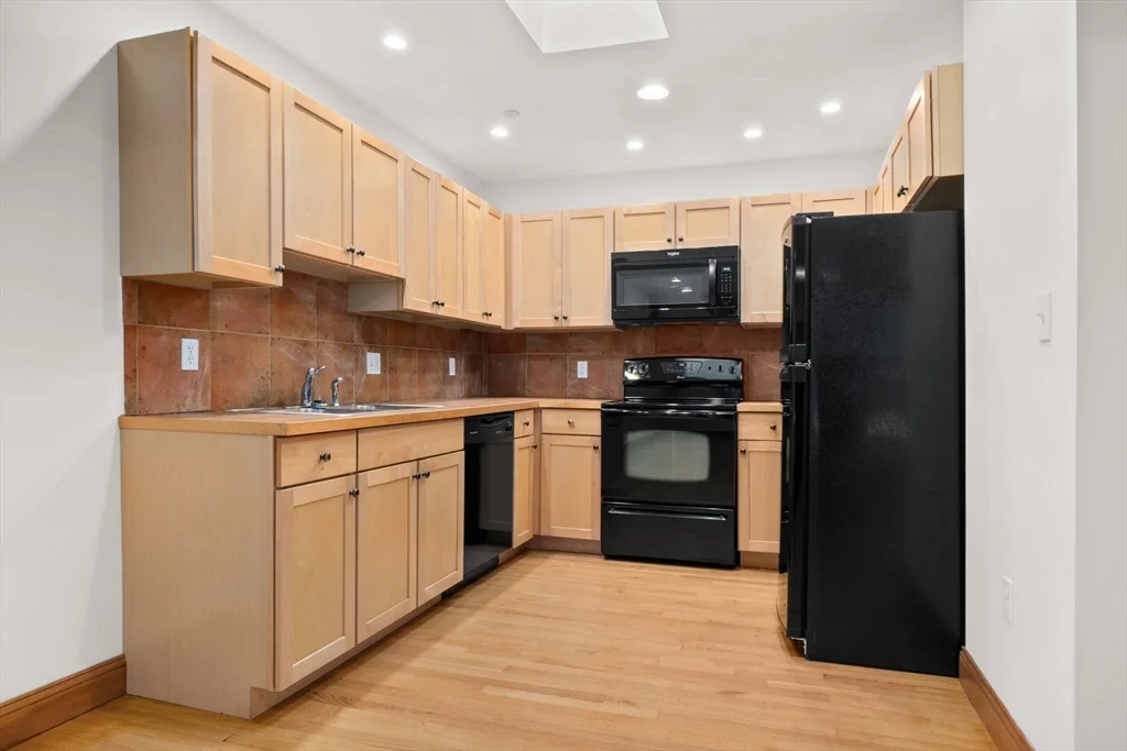 1 bed, 1 bath apartment for rent at 50 Maple St Unit 0, Danvers — photo 5 of 19