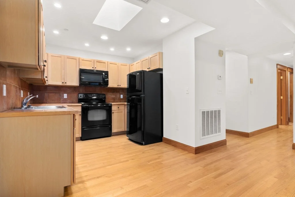 1 bed, 1 bath apartment for rent at 50 Maple St Unit 0, Danvers — photo 4 of 19