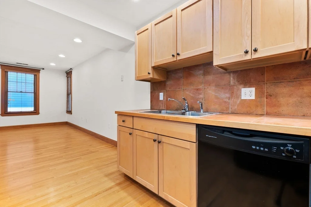 1 bed, 1 bath apartment for rent at 50 Maple St Unit 0, Danvers — photo 6 of 19