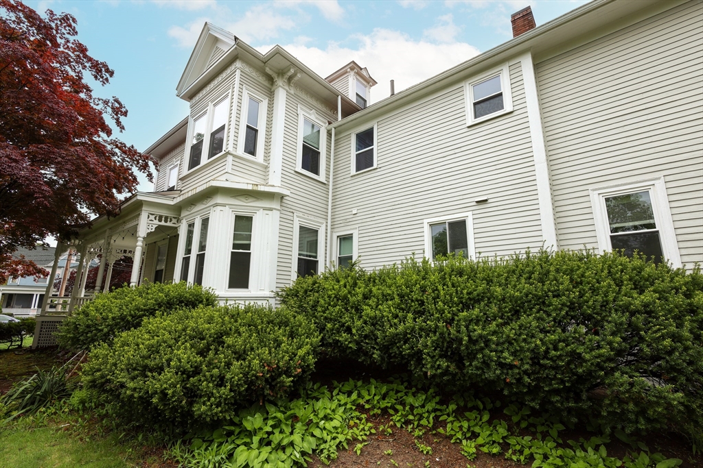 3 bed, 1 bath apartment for rent at 50 Maple St Unit 1, Braintree — photo 2 of 17