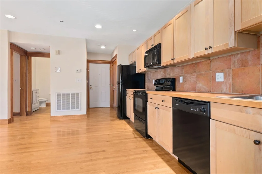 1 bed, 1 bath apartment for rent at 50 Maple St Unit 6, Danvers — photo 6 of 20