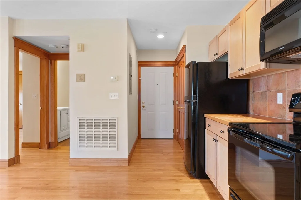 1 bed, 1 bath apartment for rent at 50 Maple St Unit 6, Danvers — photo 7 of 20