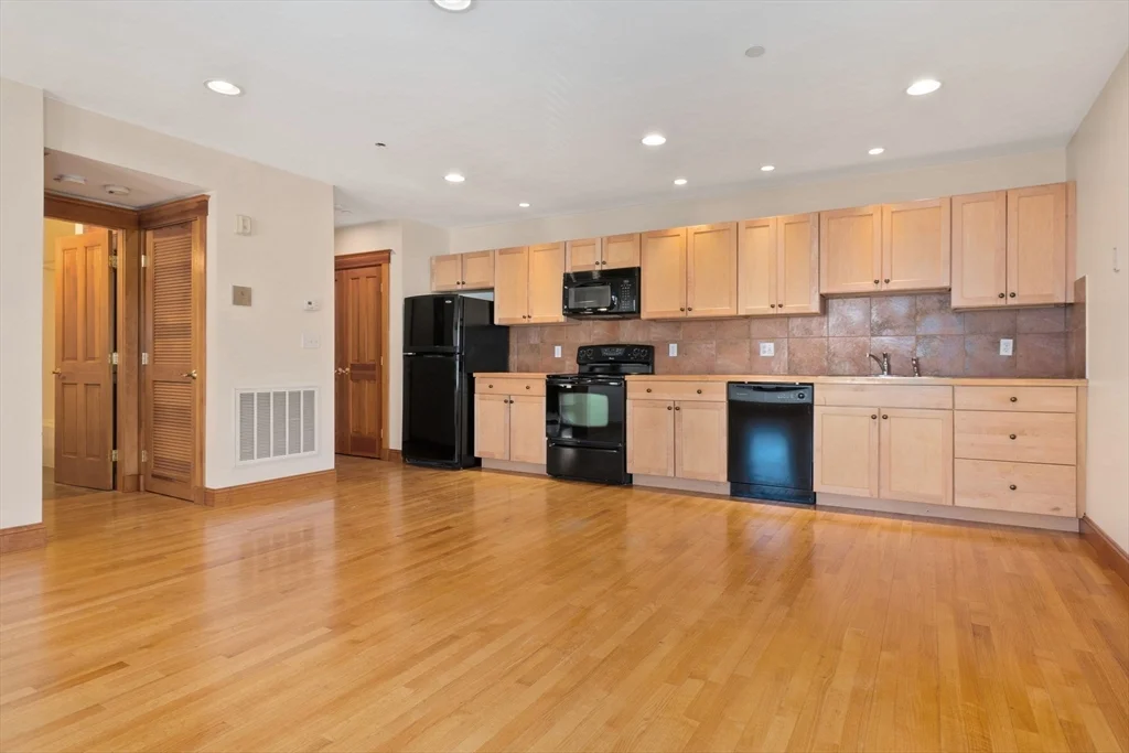 1 bed, 1 bath apartment for rent at 50 Maple St Unit 6, Danvers — photo 5 of 20