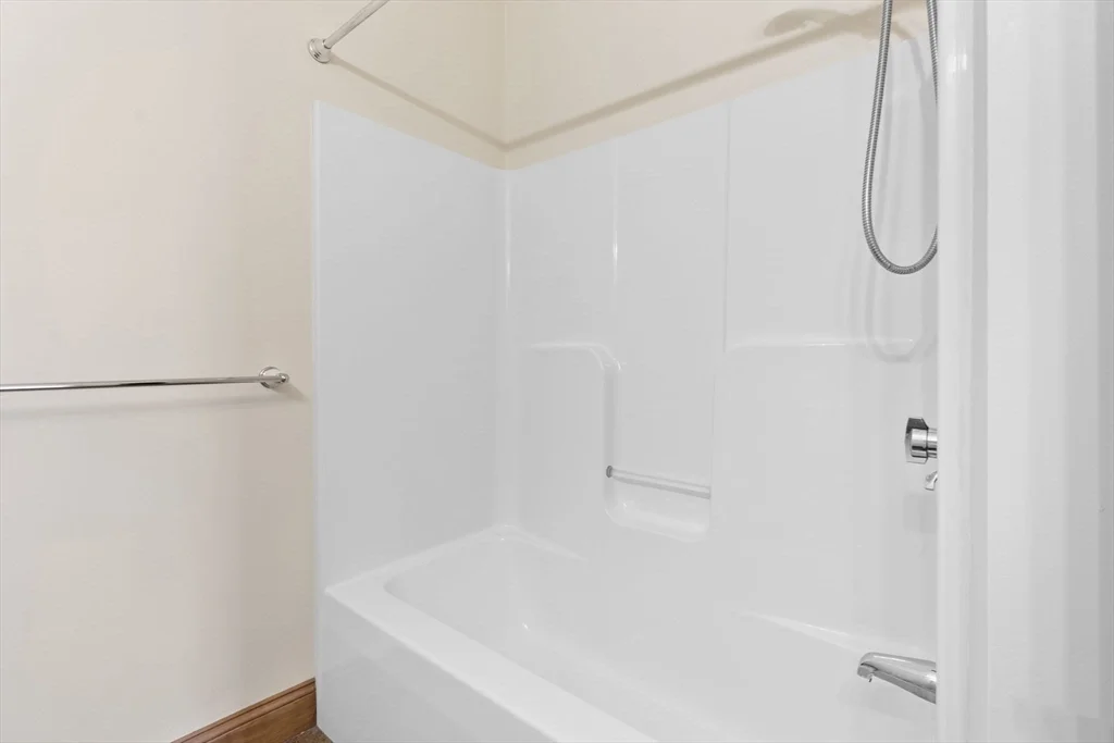 1 bed, 1 bath apartment for rent at 50 Maple St Unit 6, Danvers — photo 15 of 20