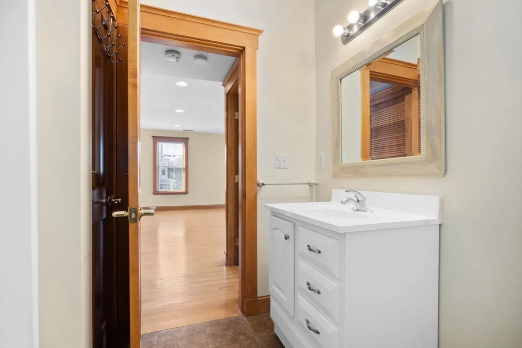 1 bed, 1 bath apartment for rent at 50 Maple St Unit 6, Danvers — photo 16 of 20