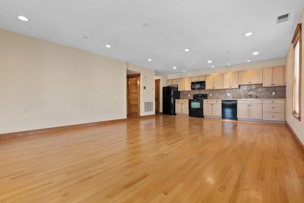 1 bed, 1 bath apartment for rent at 50 Maple St Unit 6, Danvers — photo 9 of 20