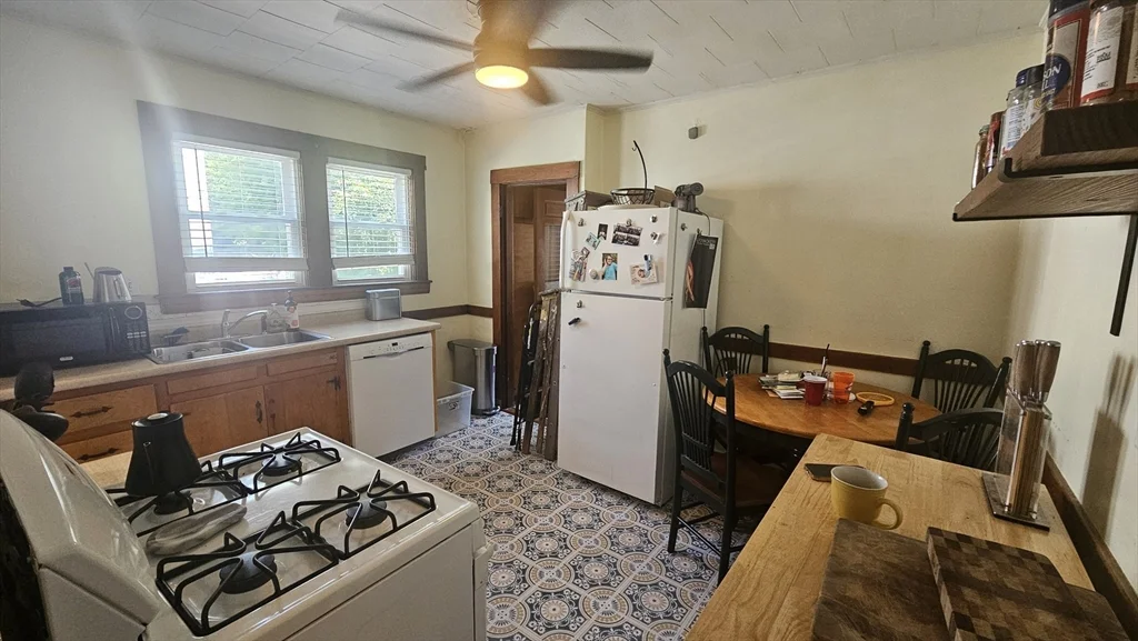 2 bed, 1 bath apartment for rent at 50 Melendy Unit 1, Watertown — photo 14 of 17