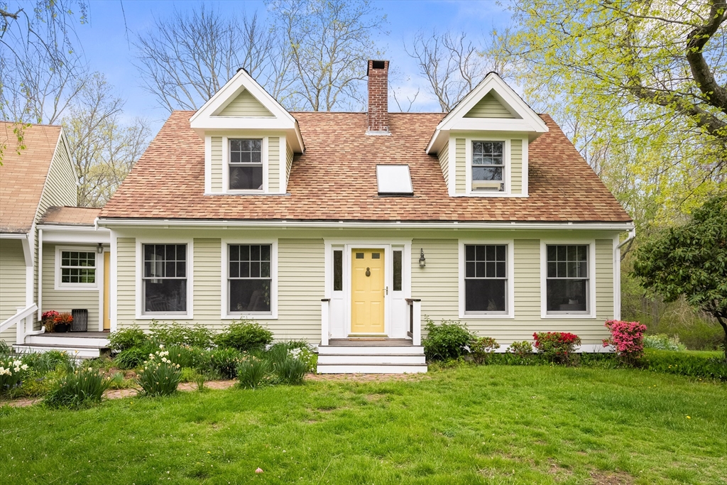 3 bed, 2 bath apartment for rent at 50 Mill Ln, Cohasset — photo 3 of 27