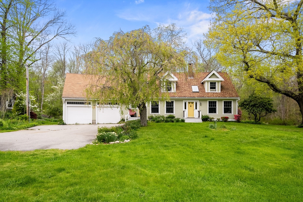 3 bed, 2 bath apartment for rent at 50 Mill Ln, Cohasset