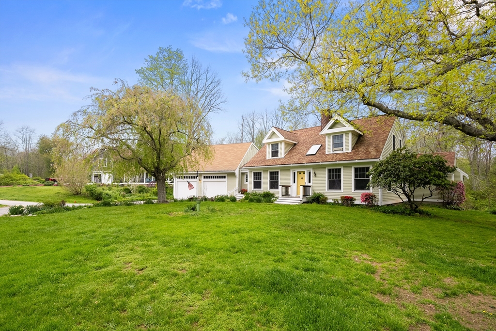 3 bed, 2 bath apartment for rent at 50 Mill Ln, Cohasset — photo 4 of 27
