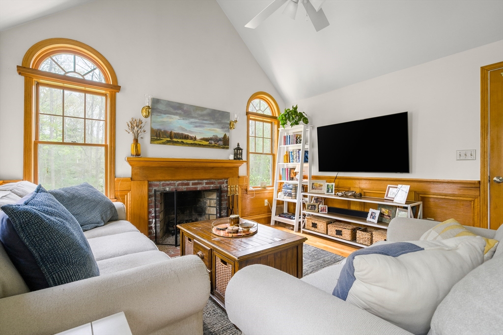 3 bed, 2 bath apartment for rent at 50 Mill Ln, Cohasset — photo 13 of 27