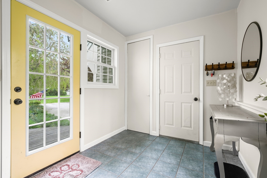 3 bed, 2 bath apartment for rent at 50 Mill Ln, Cohasset — photo 17 of 27