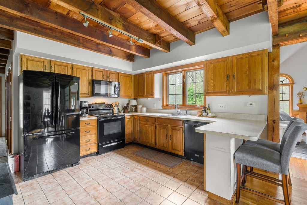 3 bed, 2 bath apartment for rent at 50 Mill Ln, Cohasset — photo 14 of 27