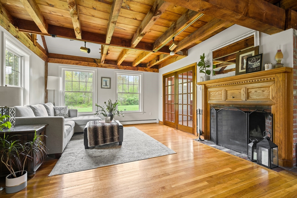 3 bed, 2 bath apartment for rent at 50 Mill Ln, Cohasset — photo 8 of 27