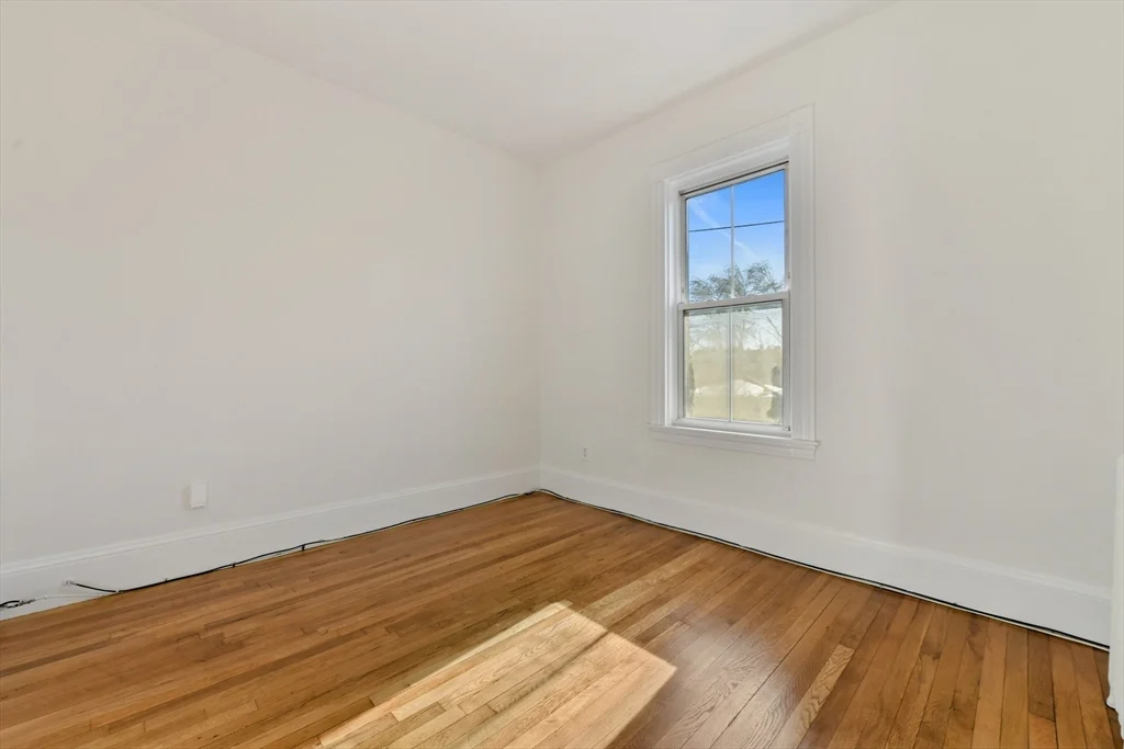 4 bed, 1 bath apartment for rent at 50 Mount Vernon Unit 3, Dorchester — photo 8 of 16