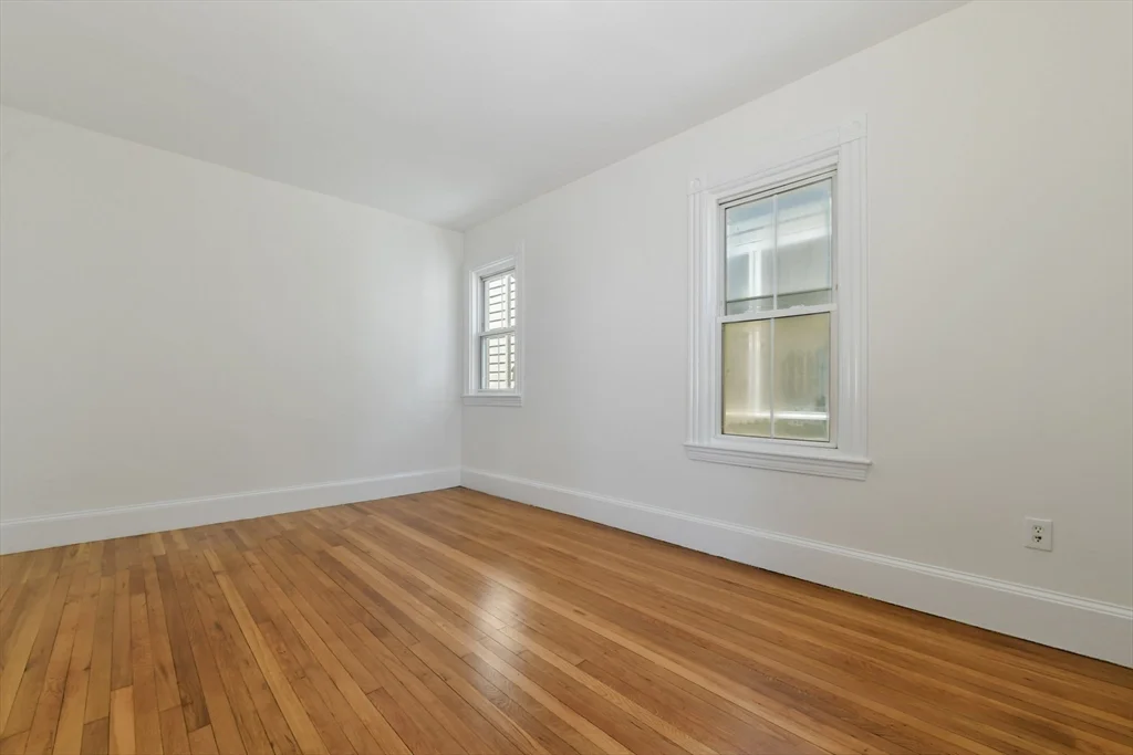 4 bed, 1 bath apartment for rent at 50 Mount Vernon Unit 3, Dorchester — photo 9 of 16