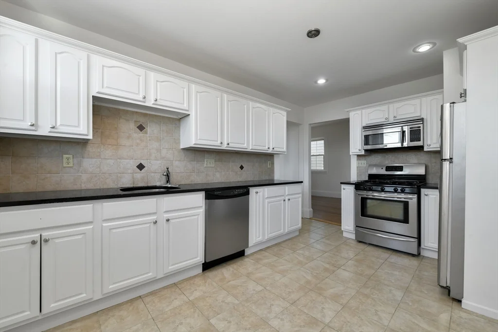 4 bed, 1 bath apartment for rent at 50 Mount Vernon Unit 3, Dorchester — photo 1 of 16