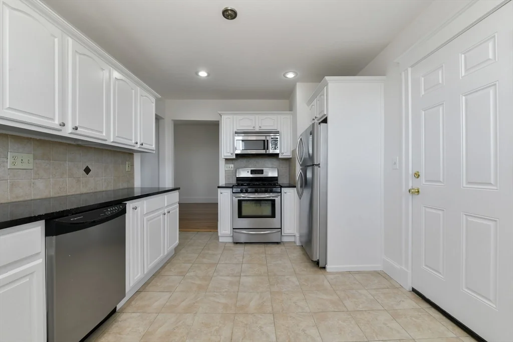 4 bed, 1 bath apartment for rent at 50 Mount Vernon Unit 3, Dorchester — photo 2 of 16