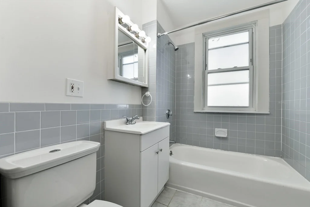 4 bed, 1 bath apartment for rent at 50 Mount Vernon Unit 3, Dorchester — photo 13 of 16