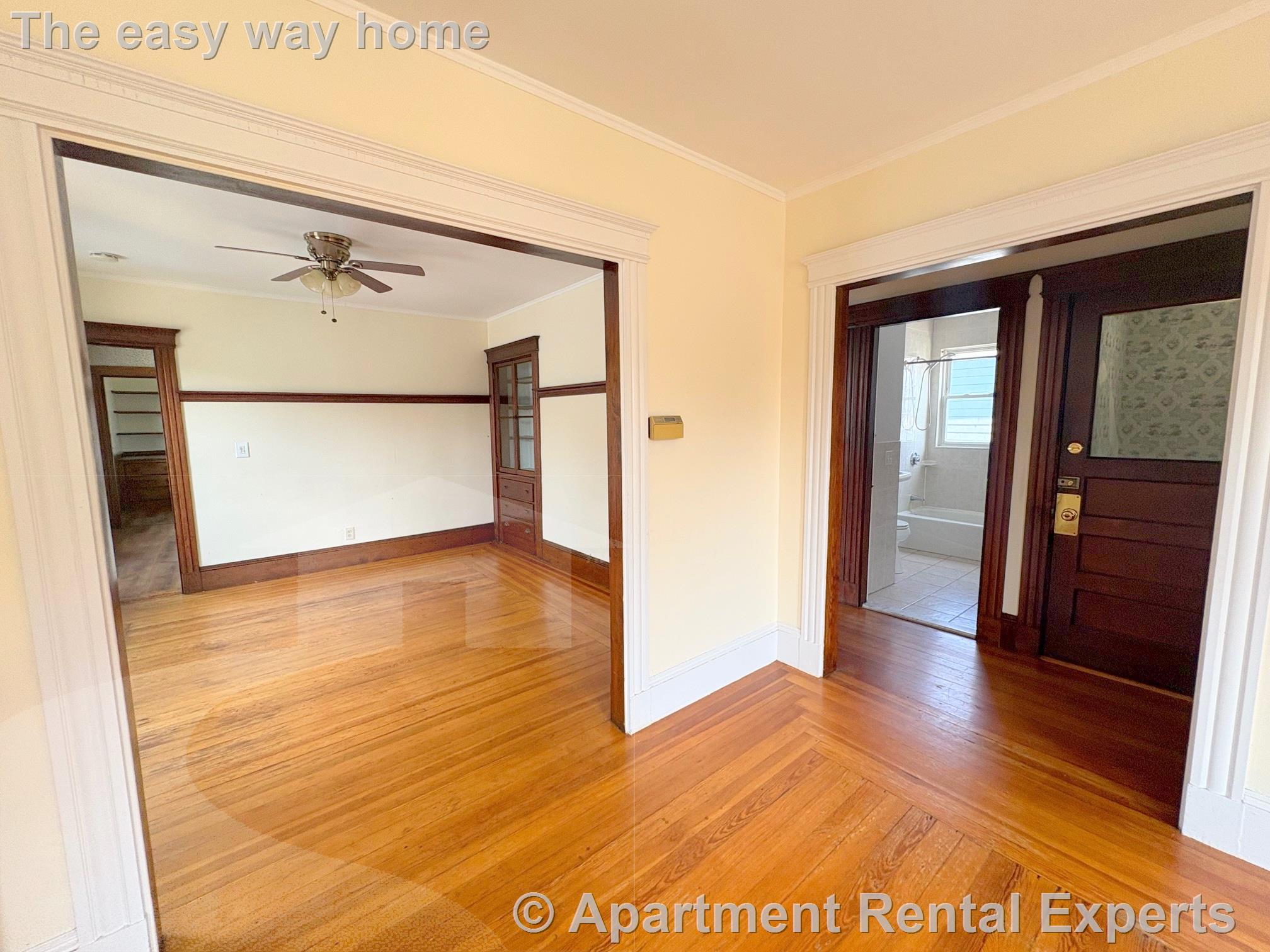 2 bed, 1 bath apartment for rent at 50 Oxford Ave Unit 3, Belmont Line — photo 5 of 17