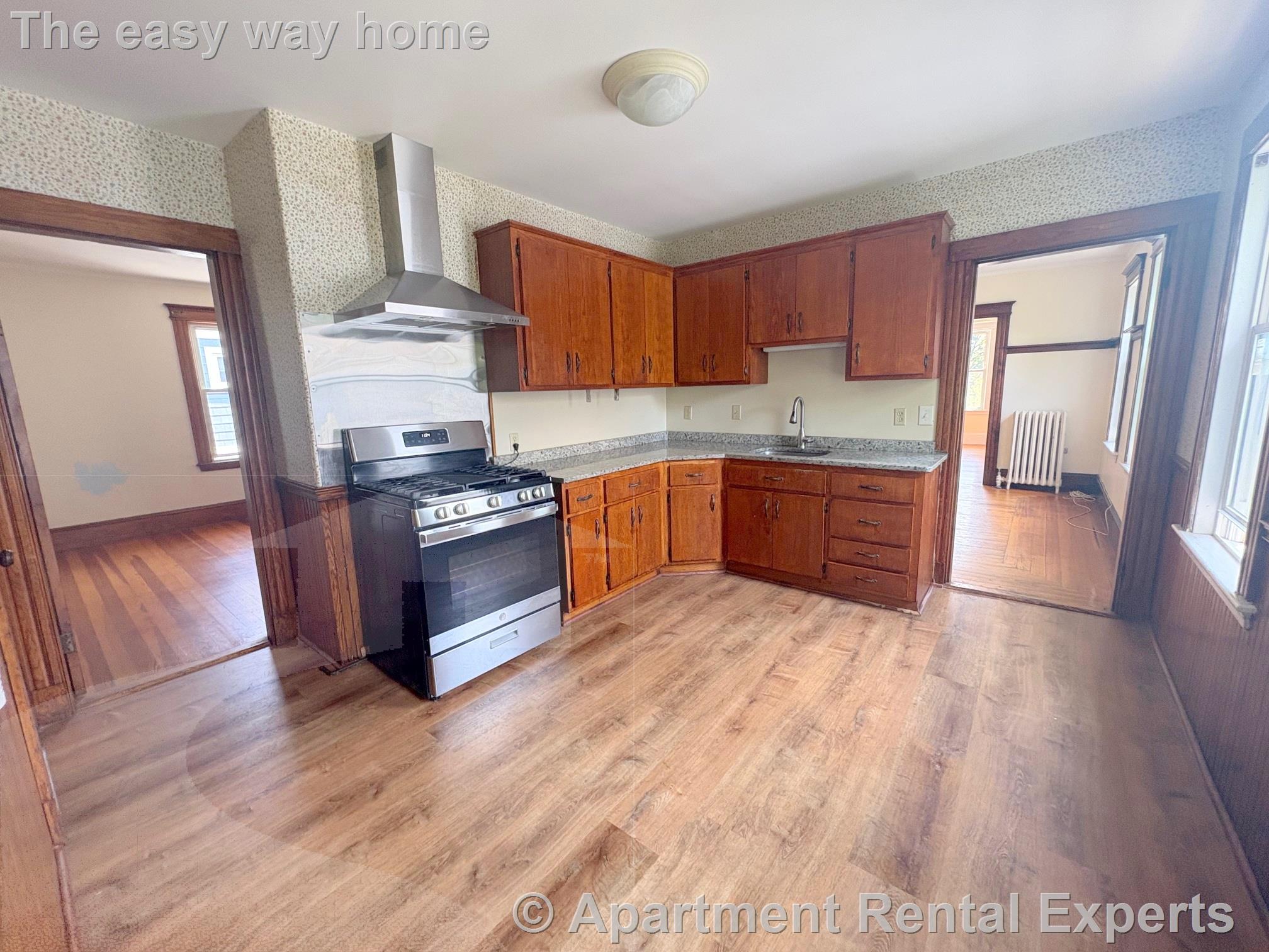 2 bed, 1 bath apartment for rent at 50 Oxford Ave Unit 3, Belmont Line — photo 2 of 17